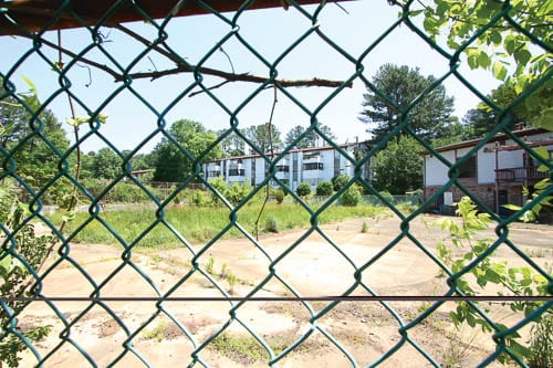 Several dilapidated condominiums in the Brannon Hill complex. Photo by Travis Hudgons