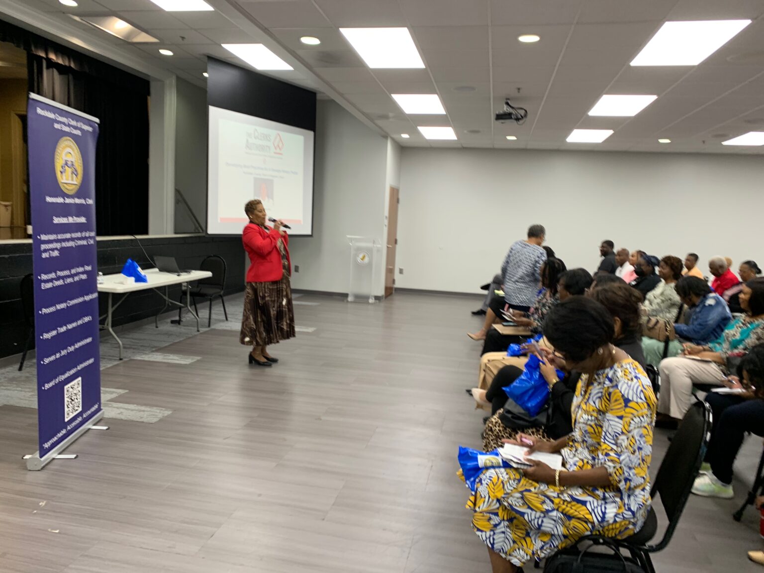 Crowd attends Rockdale County Clerk of Courts’ Janice Morris notary training