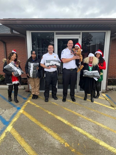 Visions of the Minds spreads holiday cheer with delivery of Bombas to Rockdale County first responders